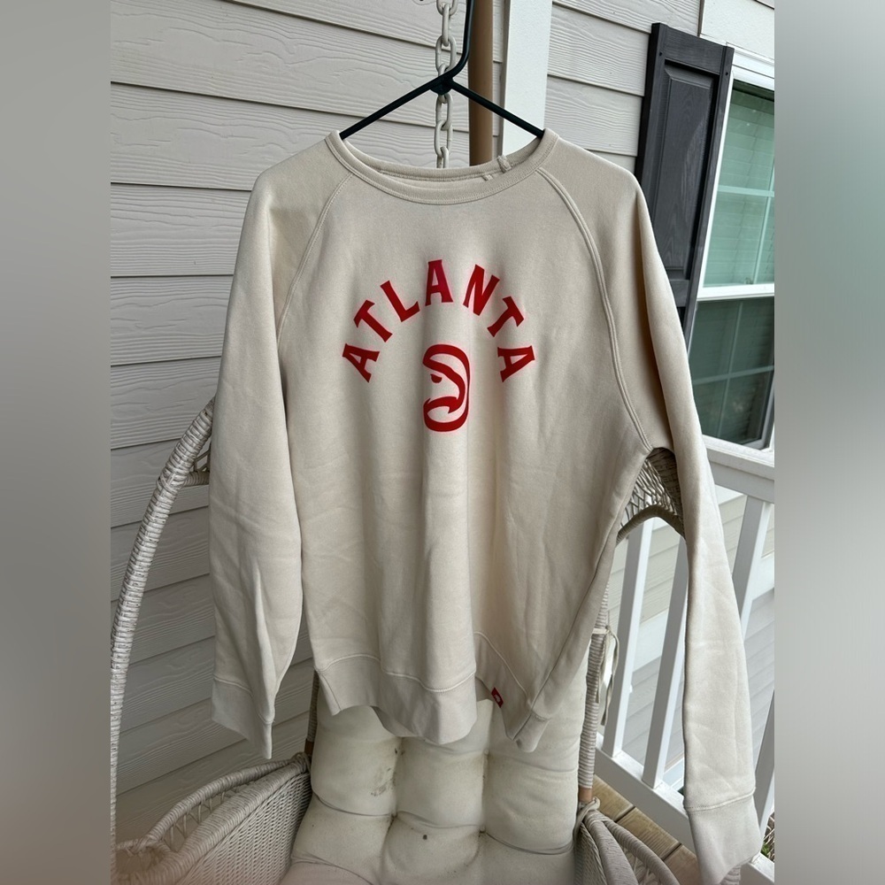 Atlanta hawks sweat shirt